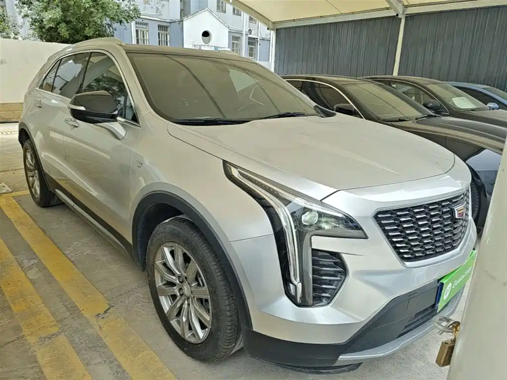 Cadillac XT4 Facelift 28 T 2 WD Leading