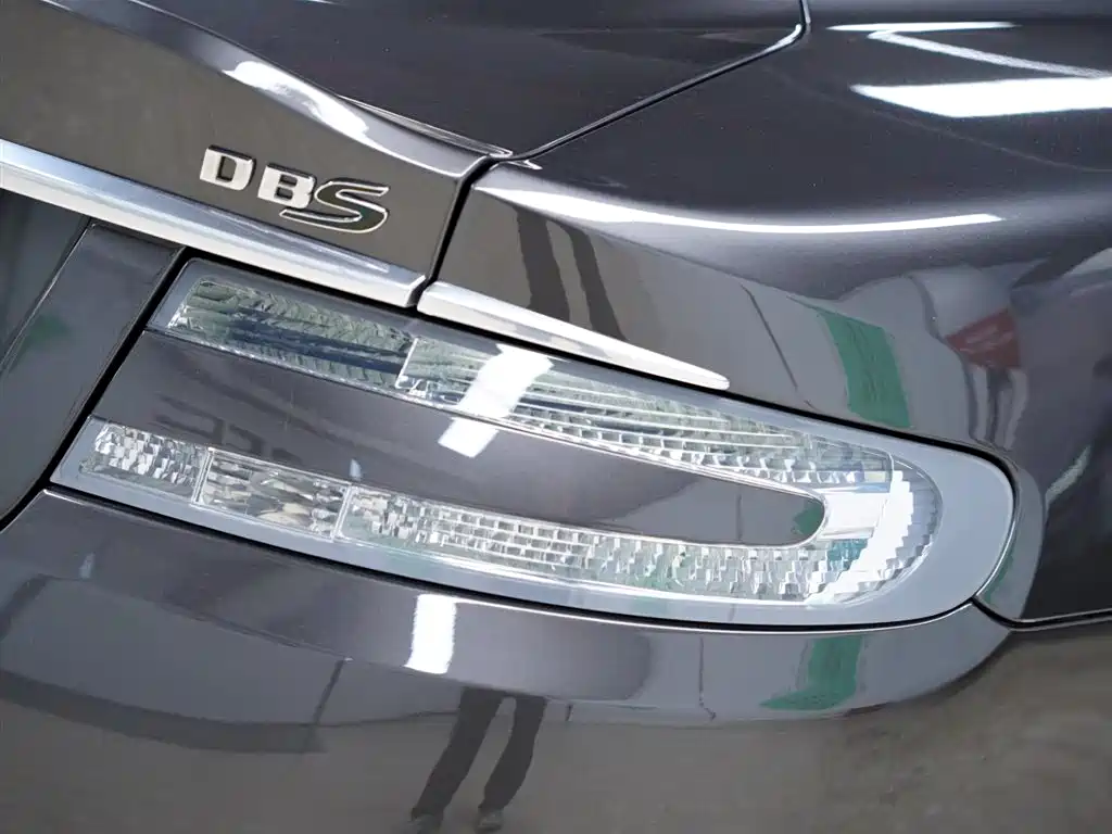 Aston Martin DBS 6.0 Touchtronic Coupe