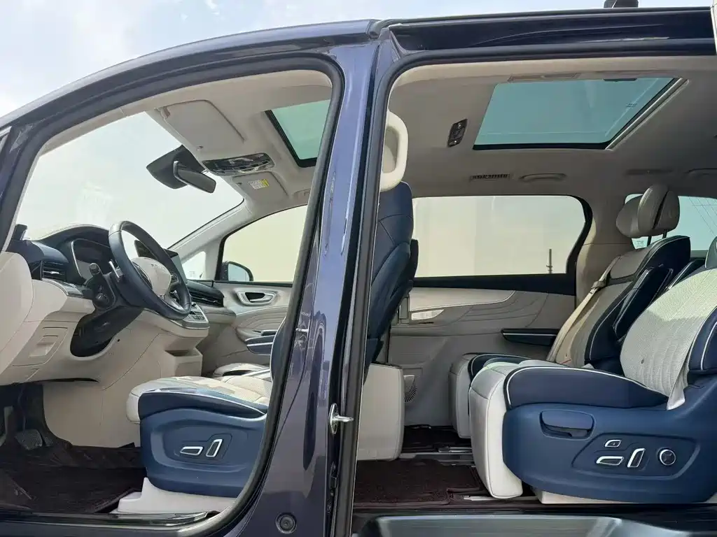 Roewe iMAX8 400 TGI Supreme Series Honored