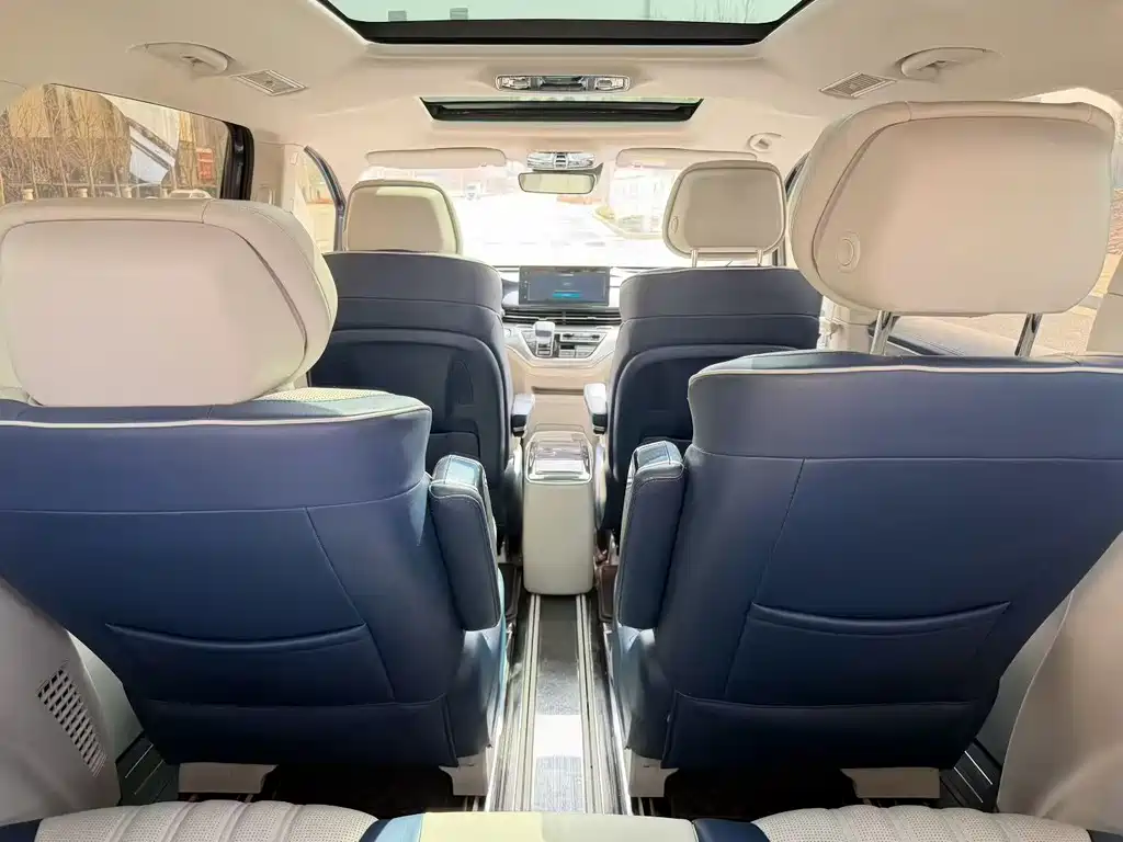 Roewe iMAX8 400 TGI Supreme Series Honored