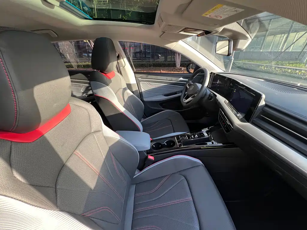 Lamando Lamando L 280 TSI DSG Dazzle Hot