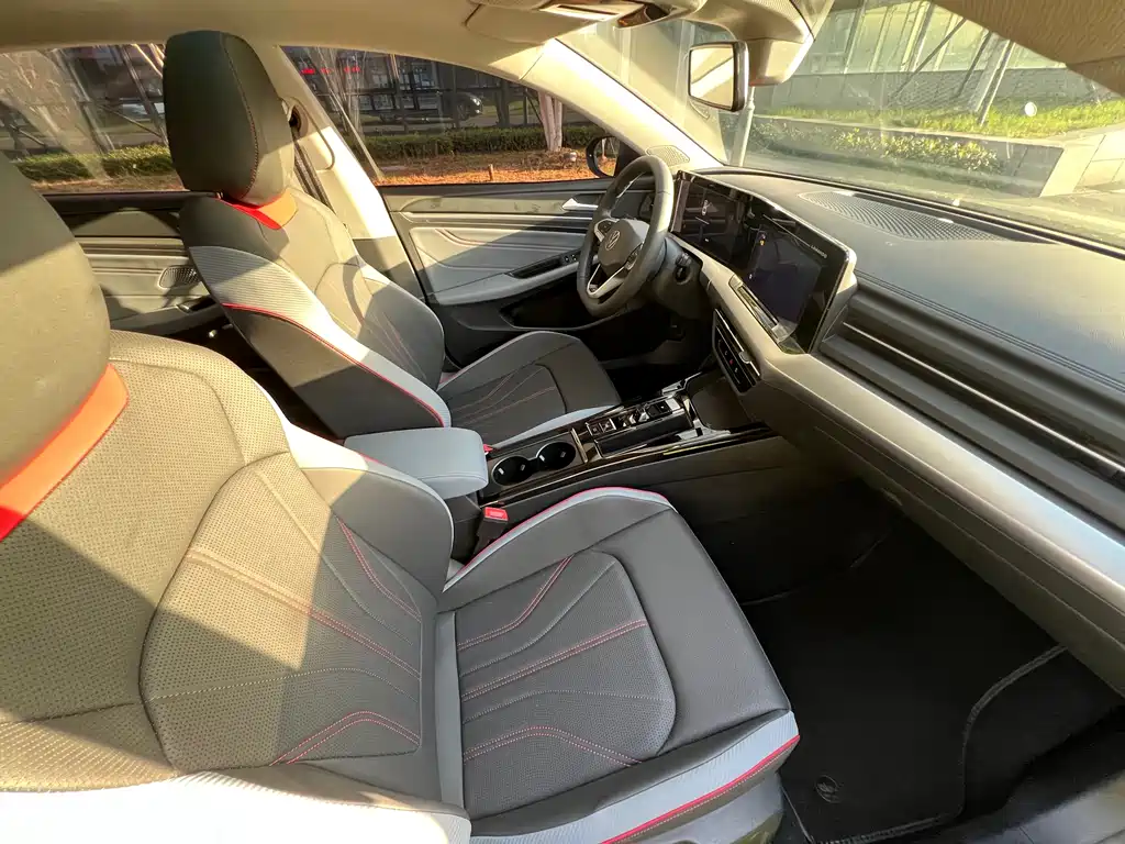 Lamando Lamando L 280 TSI DSG Dazzle Hot