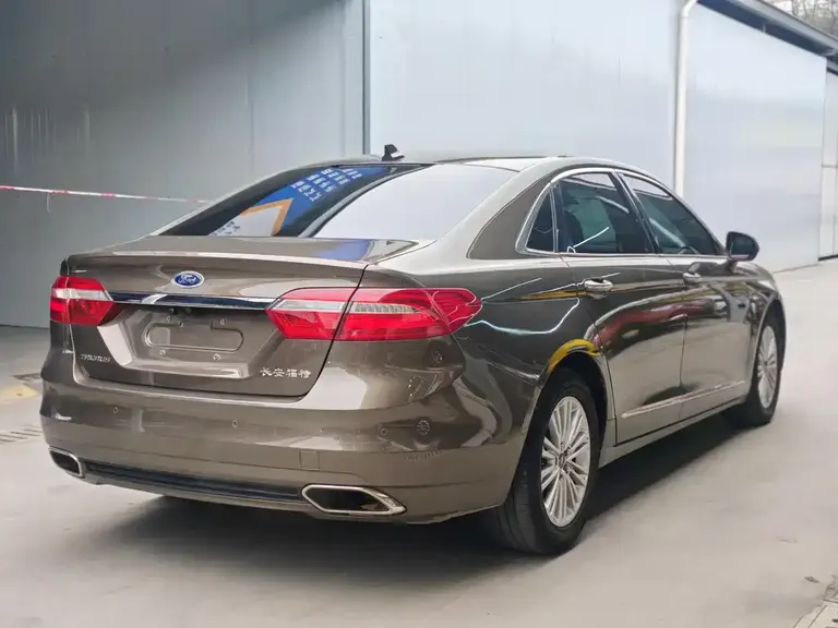 Ford Taurus EcoBoost 245 Fashion