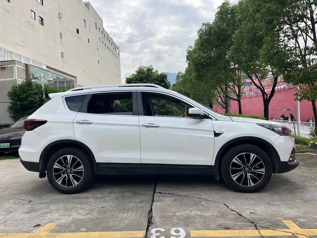 Dongfeng Fengshen AX7 Classic 1.6 T Auto Elite