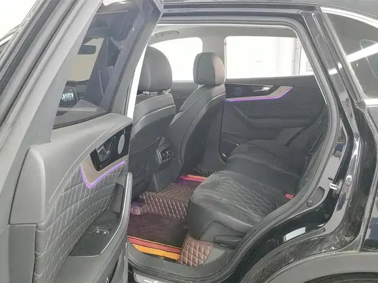 Hongqi HS5 2.0 T Connected Flagship Enjoyment