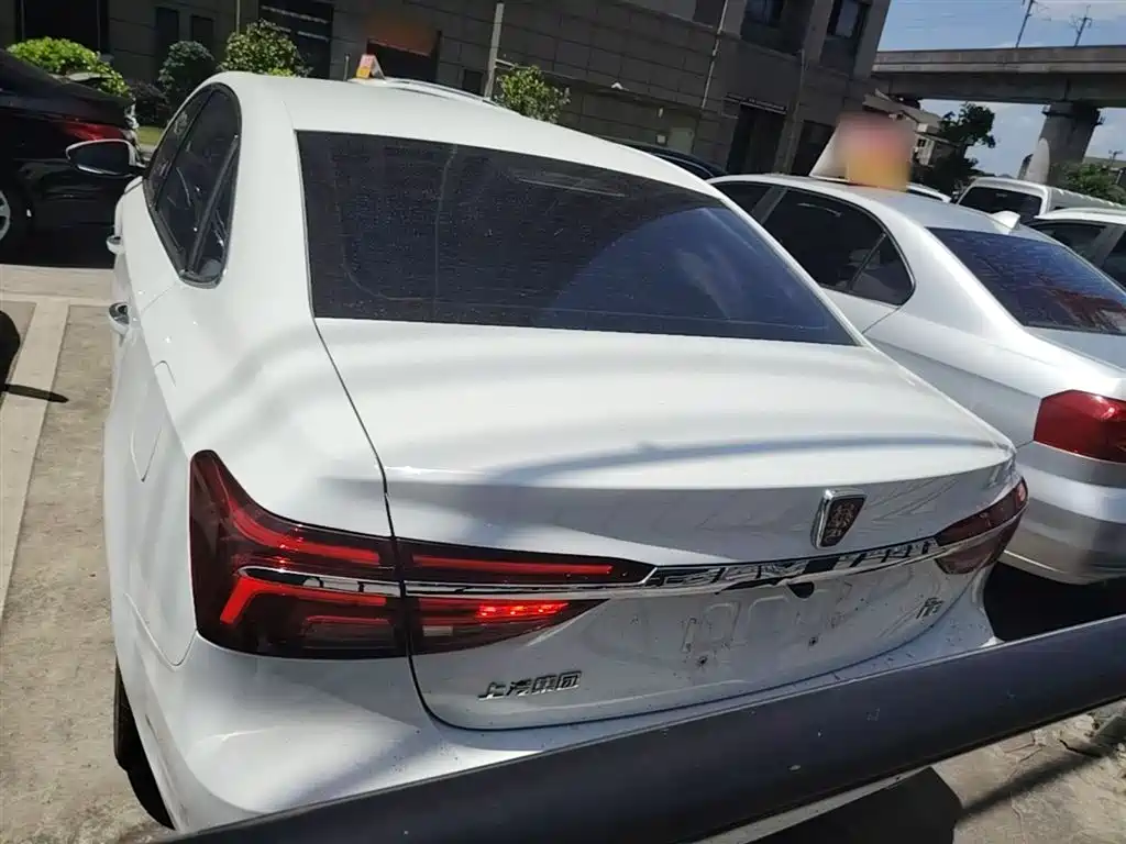 Roewe i6 Classic 荣威i6经典 2020款 PLUS 1.6 L 手动4 G互联荣耀旗舰版