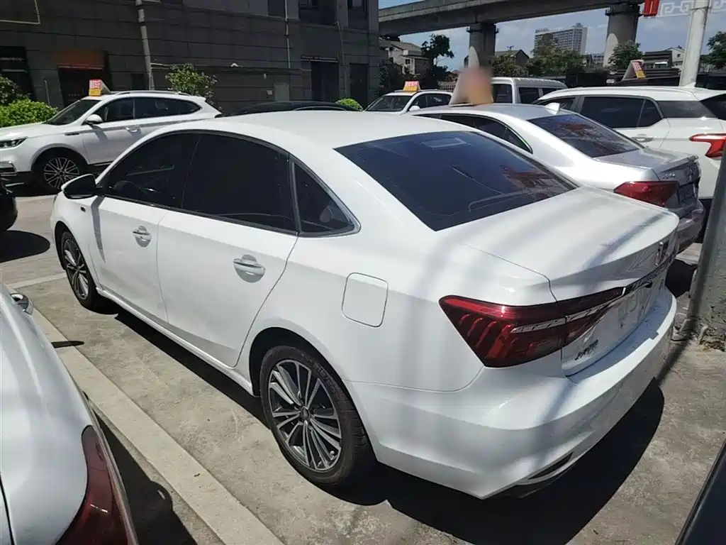 Roewe i6 Classic 荣威i6经典 2020款 PLUS 1.6 L 手动4 G互联荣耀旗舰版