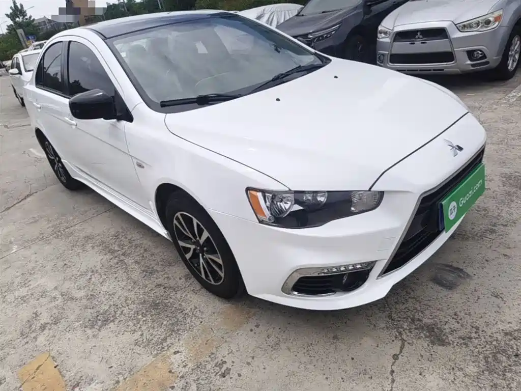 Lancer EX 1.8 L CVT B&W Retro