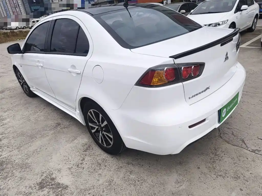 Lancer EX 1.8 L CVT B&W Retro