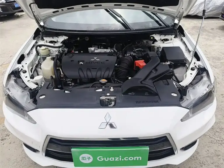 Mitsubishi Lancer EX 1.8 L CVT B&W Retro