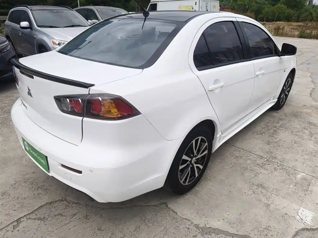 Lancer EX 1.8 L CVT B&W Retro