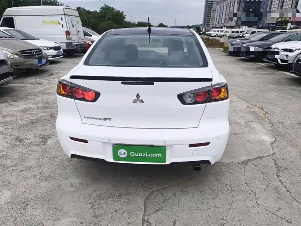 Lancer EX 1.8 L CVT B&W Retro