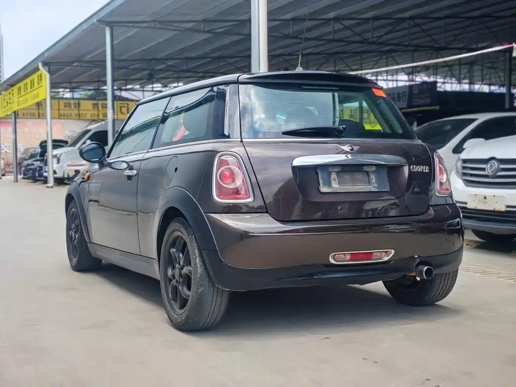 MINI CLUBMAN 1.6 L ONE