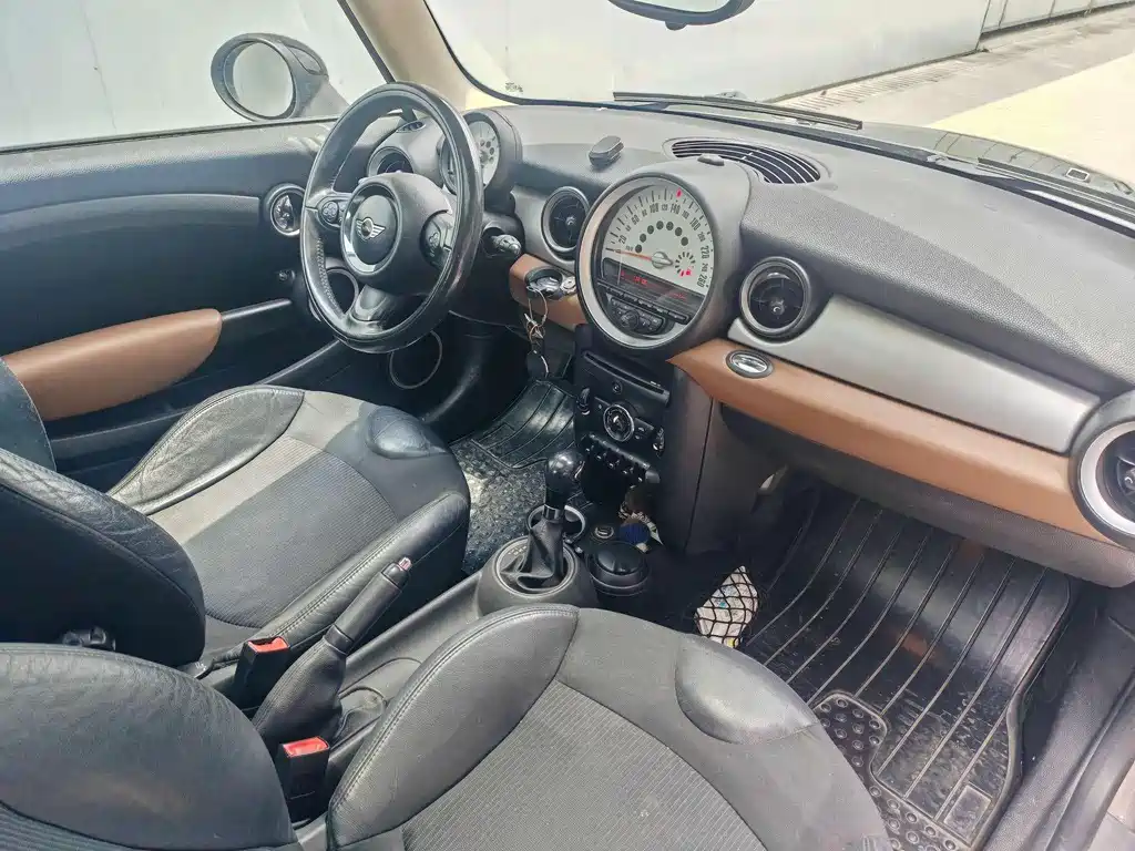 MINI CLUBMAN 1.6 L ONE