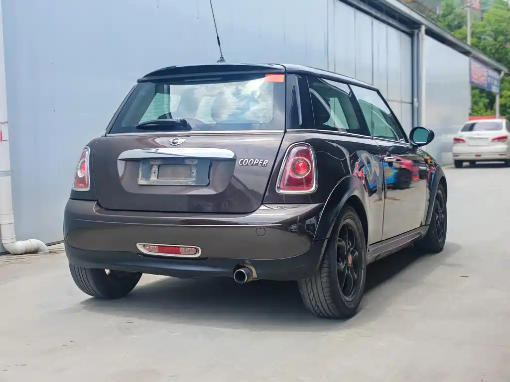 MINI CLUBMAN 1.6 L ONE
