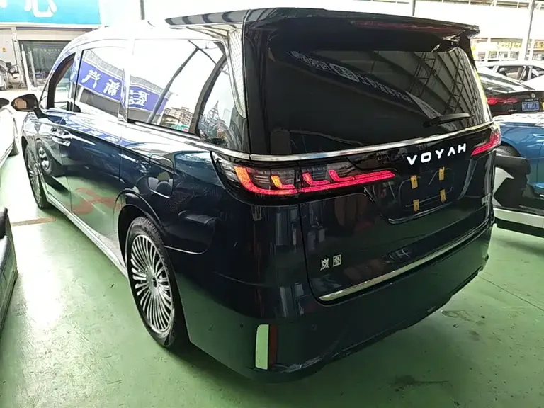 Voyah Dreamer PHEV 4 WD Distinguished Kunpeng