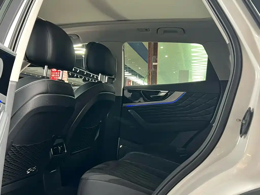 Hongqi HS5 2.0 T Connected Flagship Joy