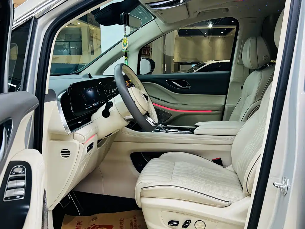 Voyah Dreamer Low Carbon Dream + Smart Enjoyment Package