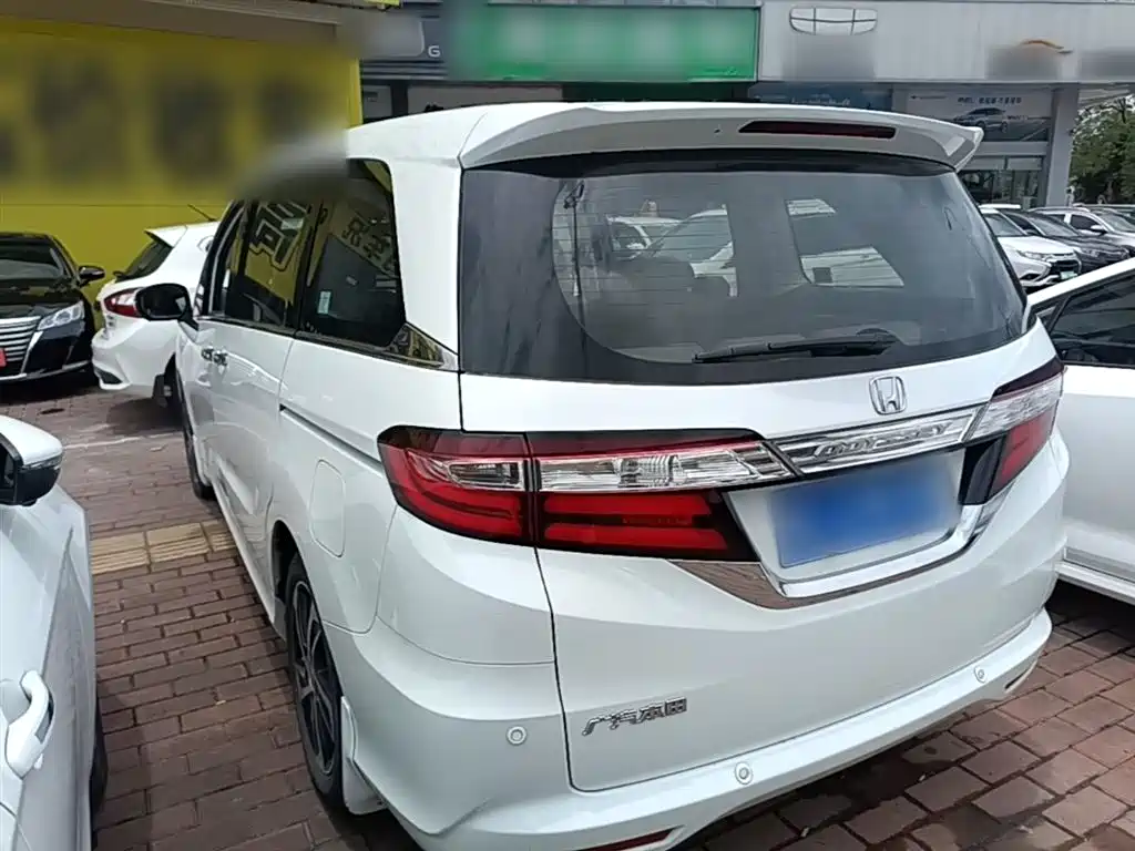 Odyssey 2.4 L Luxury