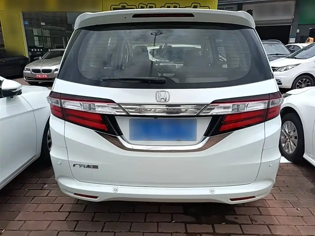 Odyssey 2.4 L Luxury