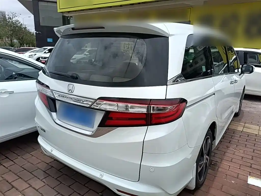 Odyssey 2.4 L Luxury