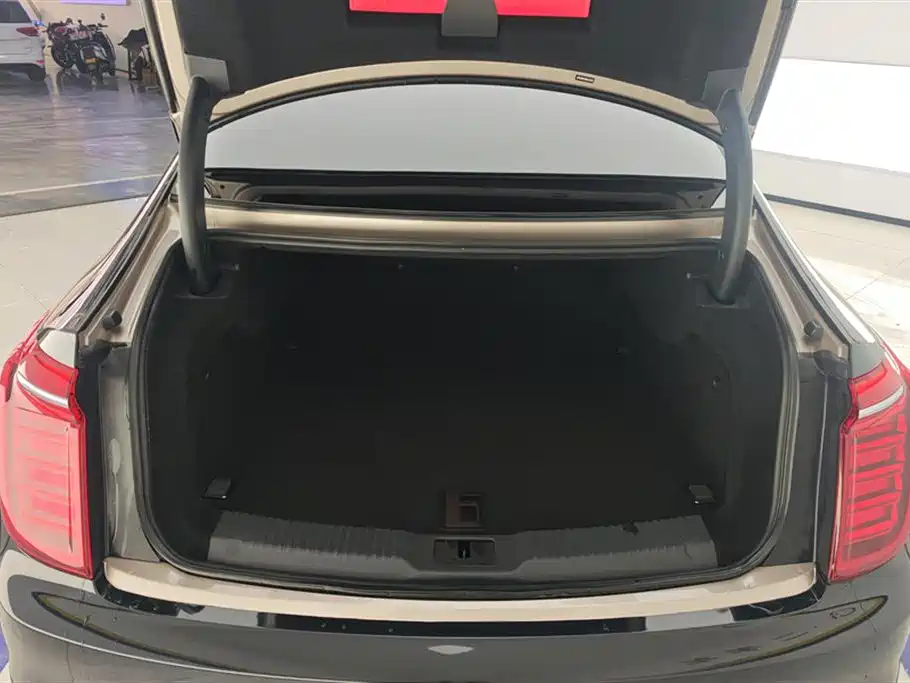 Hongqi H9 2.0 T Connected Flagship
