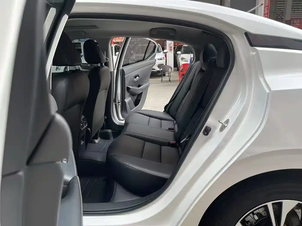 Sylphy 1.6 L CVT Joy
