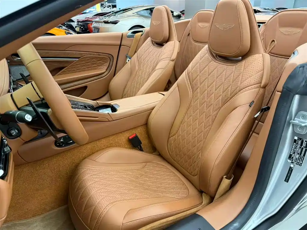 Aston Martin DB12 阿斯顿·马丁DB12 2023款 4.0 T V8 Volante