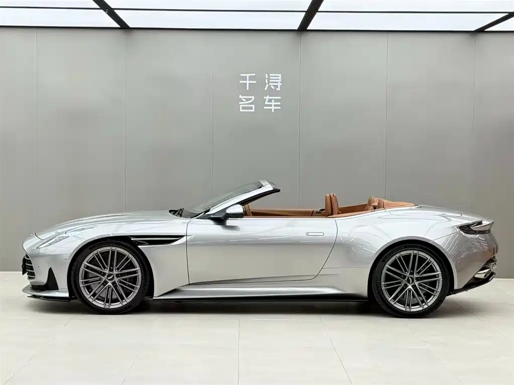 Aston Martin DB12 阿斯顿·马丁DB12 2023款 4.0 T V8 Volante