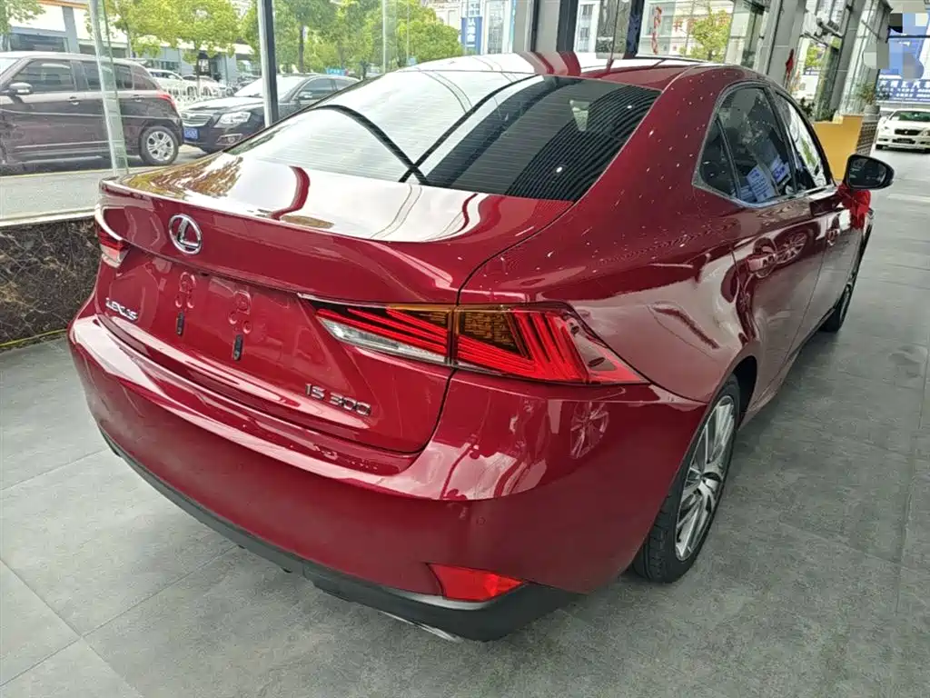 Lexus IS 300 Sharp Style