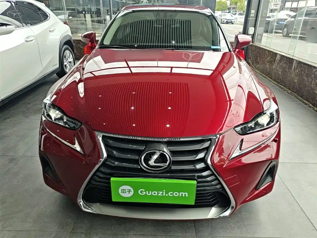 Lexus IS 300 Sharp Style