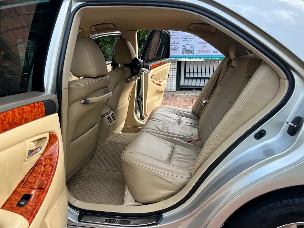 Crown 2.5 L Royal Leather