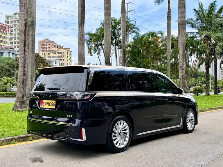 Voyah Dreamer Low Carbon Dream + Smart Drive Package