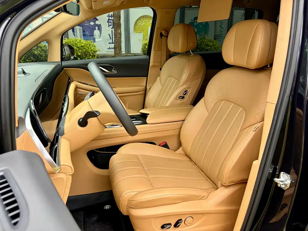 Voyah Dreamer Low Carbon Dream + Smart Drive Package