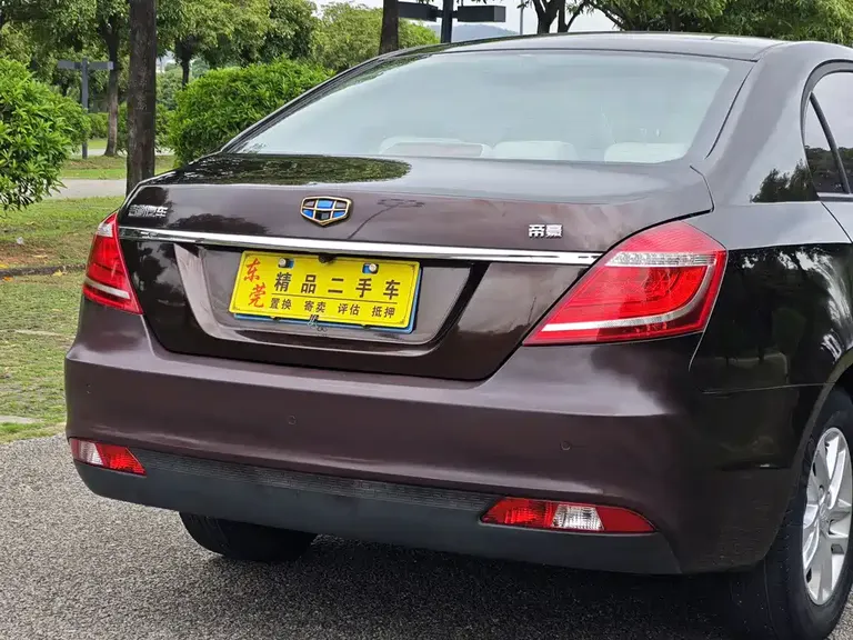 Geely Emgrand Sedan 1.5 L CVT Luxury