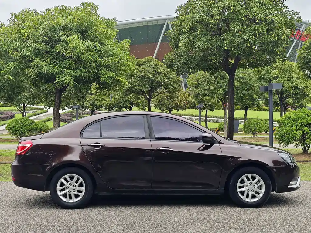 Emgrand Sedan 1.5 L CVT Luxury