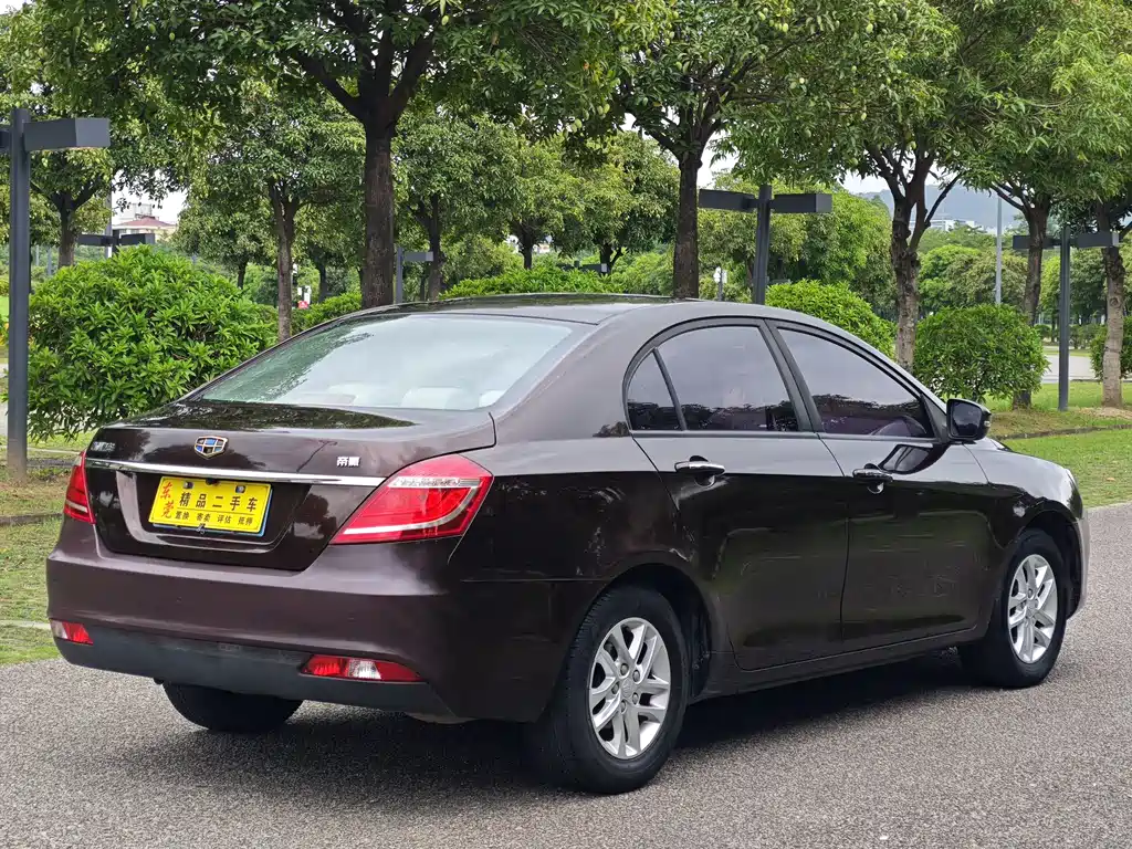 Emgrand Sedan 1.5 L CVT Luxury