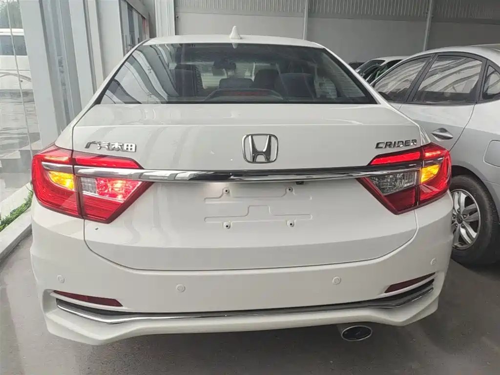 Crider 1.8 L CVT Luxury