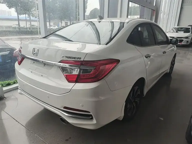 Honda Crider 1.8 L CVT Luxury