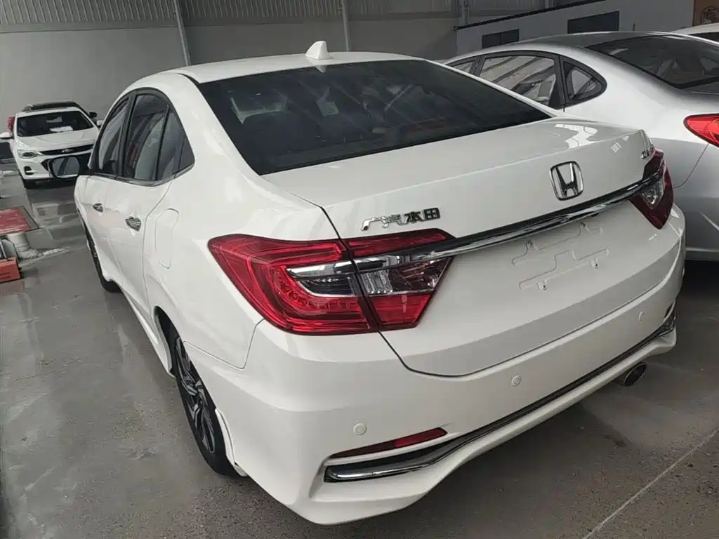 Crider 1.8 L CVT Luxury