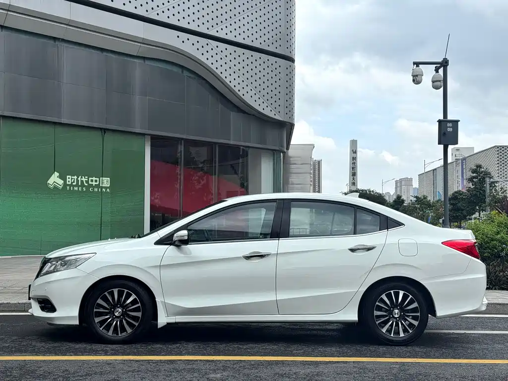 Crider 1.8 L Auto Limited