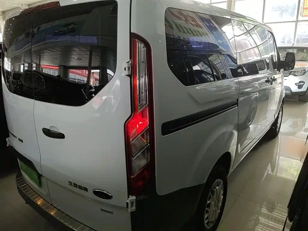Transit 2.0 T Gasoline Auto Multi-purpose Commercial SWB Low Roof 6-seat CN-VI