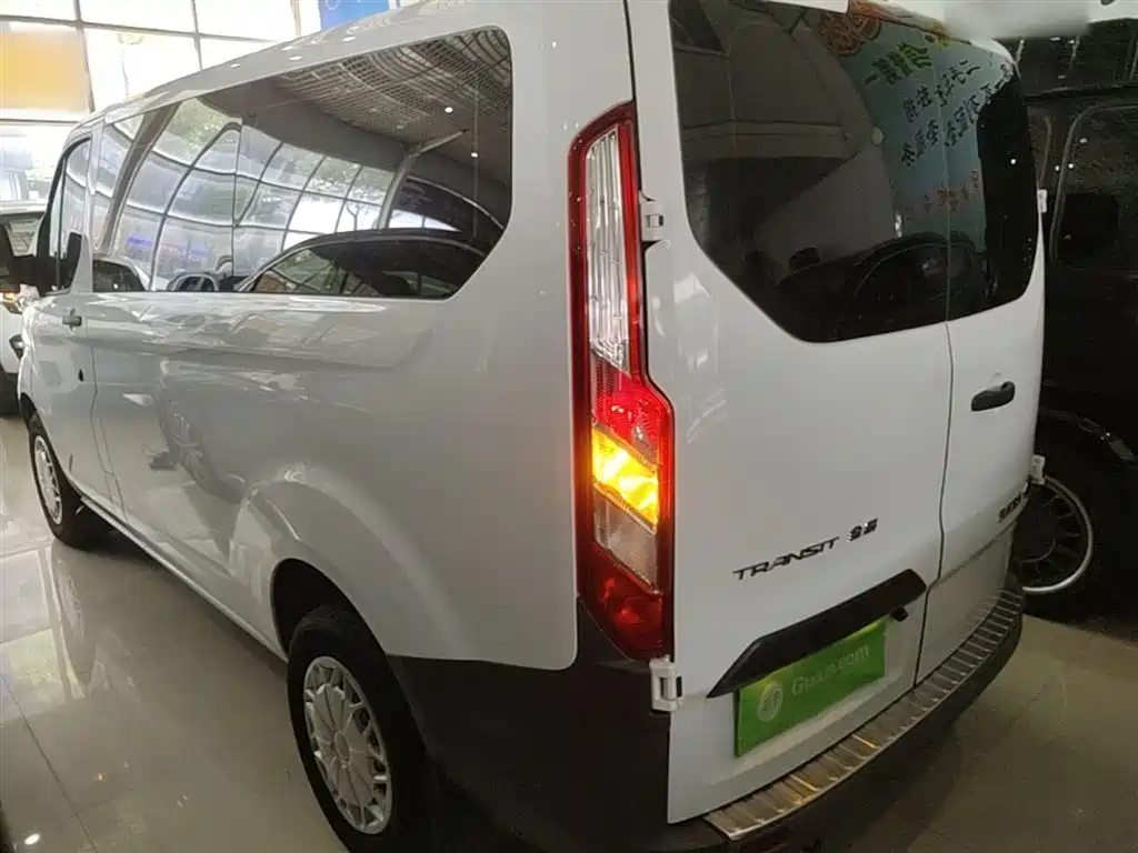 Transit 2.0 T Gasoline Auto Multi-purpose Commercial SWB Low Roof 6-seat CN-VI