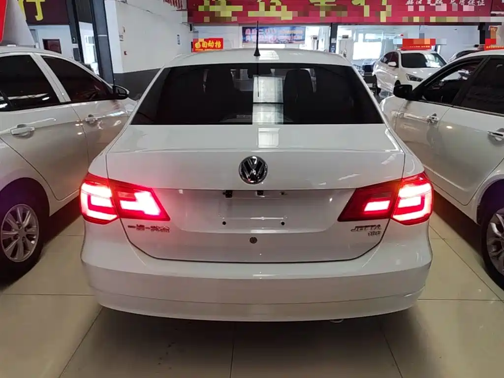 Jetta 1.6 L Manual Fashion