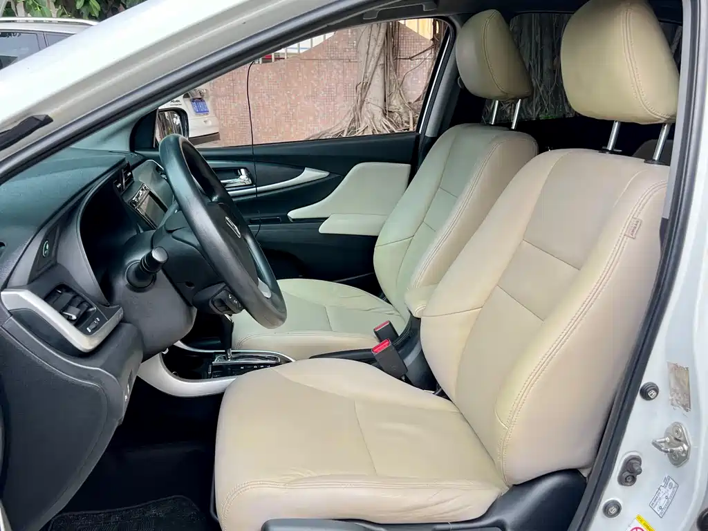 Crider 1.8 L CVT Luxury