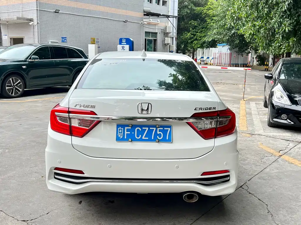 Crider 1.8 L CVT Luxury