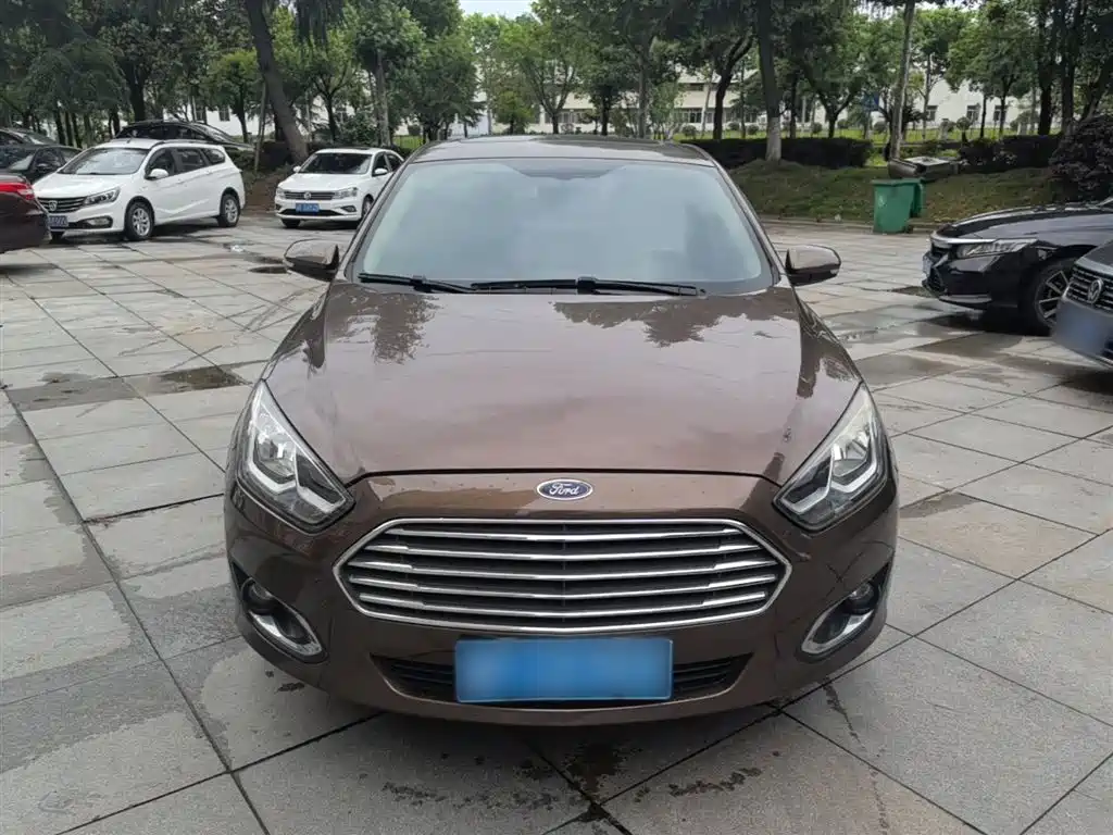 Escort 1.5 L Auto Fashion