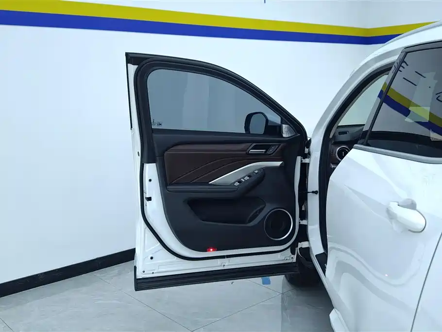 WEY VV6 2.0 T 2 WD Smart Guard +