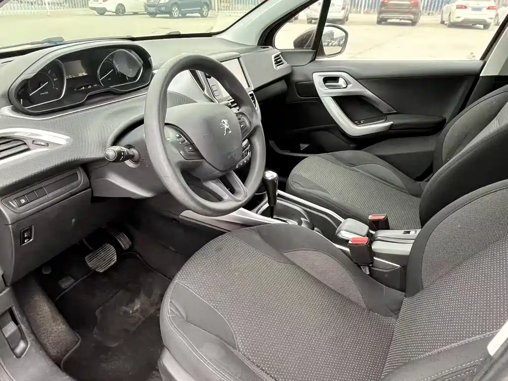 Peugeot 2008 2014 1.6 L Auto Fashion
