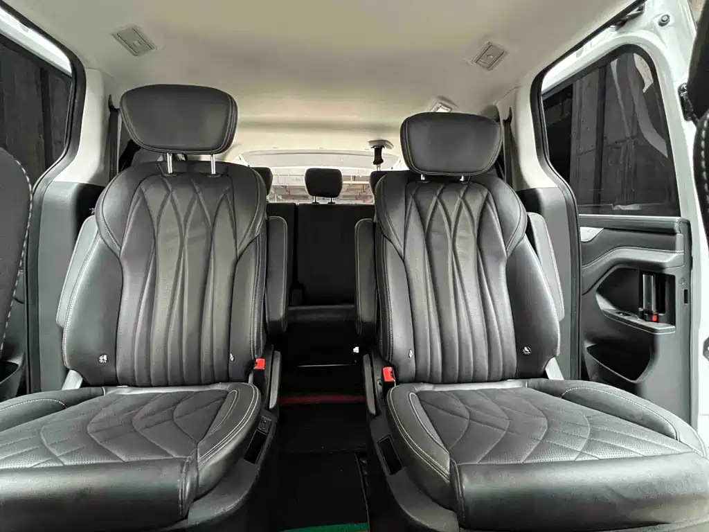Maxus G20 大通G20 2023款 改款 PLUS 2.0 T 柴油自动豪华版